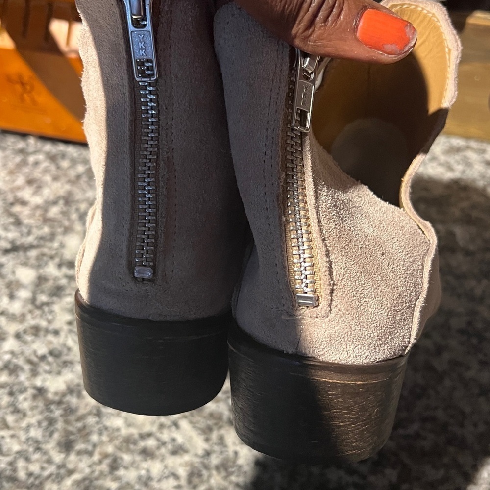 Klub Nicvo Bae women’s Sz 8 Scallop Bootie Beige Ankle Booties - Picture 9 of 11